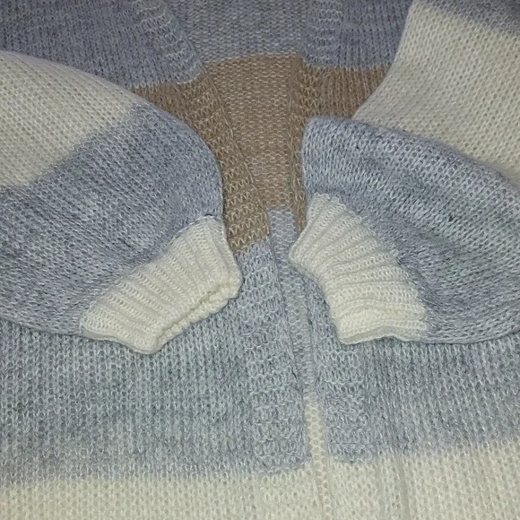 Cardigan - Picture 7 of 8